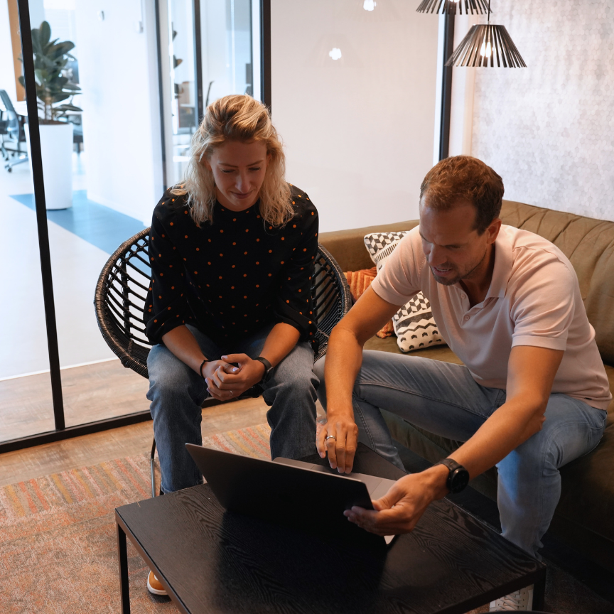 Ellen and Rogier passionately brainstorming bold Bonana projects during a dynamic meeting.